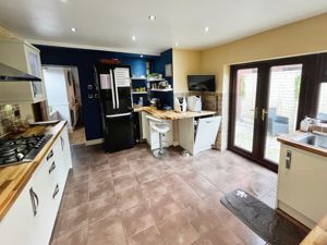 Kitchen- click for photo gallery